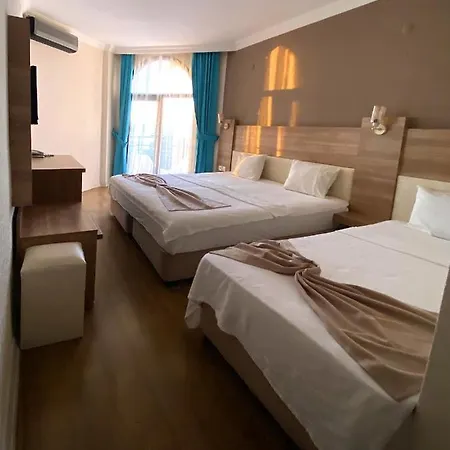 Hotel Shayna